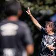 Cuca comanda treino tático no Santos visando testes antes da volta do Brasileirão