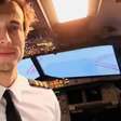 'Você sabe o que tem que fazer': instrutor abre porta de avião e se joga em pleno voo; aluna consegue pousar