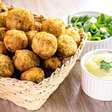 Bolinho de arroz com linguiça: sabor e praticidade para qualquer ocasião