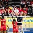 Brasil vira no quarto set, bate o Japão e segue vice-líder da VNL