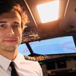 Instrutor salta de avião em pleno voo e aluna faz pouso sozinha