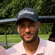Sorridente, Neymar é tietado em campo de golfe nos EUA após derrota do Brasil na Copa