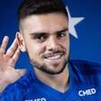 Gabriel Pec treina pela primeira vez e anima a torcida do Cruzeiro