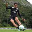 Alex Telles ganha espaço em hall de ídolos do Botafogo