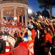 Torcida do Marrocos faz festa em ponto turístico de Boston antes de partida contra França