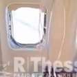 Passageiro é quase sugado para fora do avião em voo na Grécia