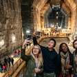 Uma anomalia arquitetônica no subsolo da Romênia esconde uma catedral gigante de sal a 208 metros de profundidade que atrai multidões em busca de cura