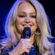 Morre Bonnie Tyler, cantora e musa dos anos 1980, aos 75 anos