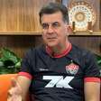 Dirigente perde a paciência, cobra dívida do Grêmio ao vivo em coletiva