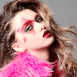 Do delineado ao brilho: 5 passos para uma maquiagem glam rock