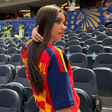 Parecem sapatilhas de balé, mas são os sapatos românticos da Melissa no tom 'bandeira da Espanha' que estou viciada em combinar com jorts neste inverno