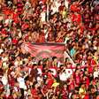 Torcida do Flamengo domina arquibancada e celebra título em Portugal