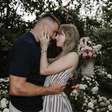 Estoque esgotado! Artista lucra ao vender lixo recolhido do casamento de Taylor Swift e Travis Kelce por até R$ 130