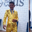 'Varão de ouro': Pastor se veste todo de dourado e viraliza nas redes sociais