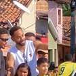 Matheus Cunha é recebido com festa em Baía Formosa após Copa do Mundo