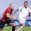 Atlético-GO supera expulsão no primeiro tempo e derrota o Fortaleza