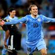Uruguai anuncia Diego Forlán como técnico substituto de Bielsa após fracasso na Copa