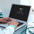 Liberty lança MedSeek, assistente de IA para a saúde