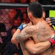 Ironia? Joelho de Conor McGregor já havia sido vítima de Max Holloway no UFC; entenda