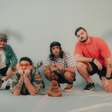 Melton Sello resgata a essência do Pop Punk dos Anos 2000 em seu disco de estreia; ouça "OPA!"