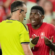 Uefa não deve adotar recomendação da Fifa que permitiu a expulsão de jogador suíço na Copa