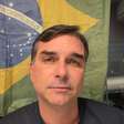 Sem provas, Flávio Bolsonaro acusa Moraes de tentar tirar prisão domiciliar de Jair Bolsonaro
