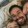 Lucas Borbas é detonado ao fazer foto de família com a noiva e o filho: 'Deus me livre'