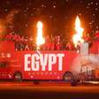 Jogadores do Egito fazem festa com milhares de torcedores no Cairo
