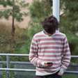 "Corpo de celular": Saiba como o uso excessivo de telas está deformando você