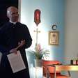 Padre brasileiro desafia excomunhão do Papa e diz que seguirá celebrando missas