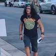 Slash tem entrada VIP negada em evento e fã enlouquece: 'não pode fazer isso'