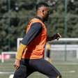 Sabino treina no campo e avança em recuperação no São Paulo