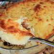 Frango cremoso gratinado na travessa com purê de batatas e muito queijo, um sucesso em sua casa