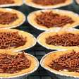 Empada doce de brigadeiro feita com massa profissional que derrete na boca e um recheio divino