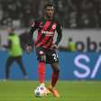 Aurélio Buta desembarca na capital paulista para assinar com o São Paulo
