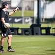 Diniz faz testes no Corinthians antes da volta do Brasileirão
