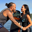 Lewis Hamilton assume Kim Kardashian nas redes sociais ao publicar álbum com fotos românticas