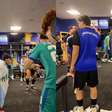 Jogadores da Argentina não perdoam ingleses e pedem 'um minuto de silêncio' em festa no vestiário