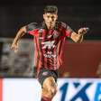 Zé Vitor manda recado para torcida do Vitória após susto: "Foi muito forte"