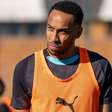 Especulado no Vasco, Aubameyang acerta com clube espanhol