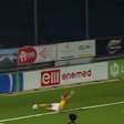 Vídeo: brasileiro comete pênalti polêmico em jogo na Liga Conferência