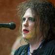 Vocalista do The Cure detona atrações musicais da final da Copa do Mundo