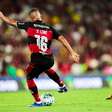 Samuel Lino vive nova fase no Flamengo e vira líder de assistências na Série A