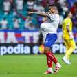 Com autoridade, Bahia bate Chapecoense na Fonte Nova e dorme no G6 do Brasileirão