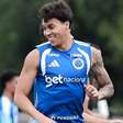 Kaio Jorge emociona jovem jogador com presente
