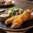 Espetinho de frango empanado crocante - sem trigo e sem fritura
