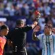 Além do vice, Argentina leva prejuízo de quase R$ 1 milhão por cartões recebidos na Copa do Mundo