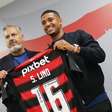 Samuel Lino ativa 'modo prime' e se torna maior garçom do Brasil