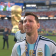 Lionel Messi chora após receber a medalha de vice-campeão mundial; veja