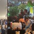Mãos no rosto, cabeças baixas: a reação dos argentinos em Copacabana com o gol que deu o título à Espanha